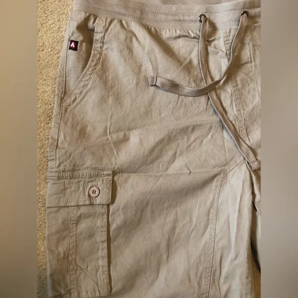 NWOT AirWalk Slim Fit Stretch Cargo Shorts Size XL- Khaki - Picture 3 of 5